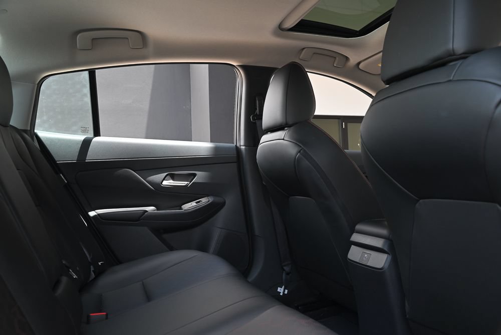 Used 2026 Nissan Sentra SR w/ SR Premium Package FWD image 14