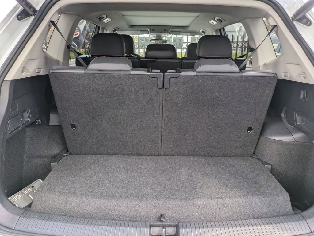 Used 2024 Volkswagen Tiguan Wolfsburg Edition image 28