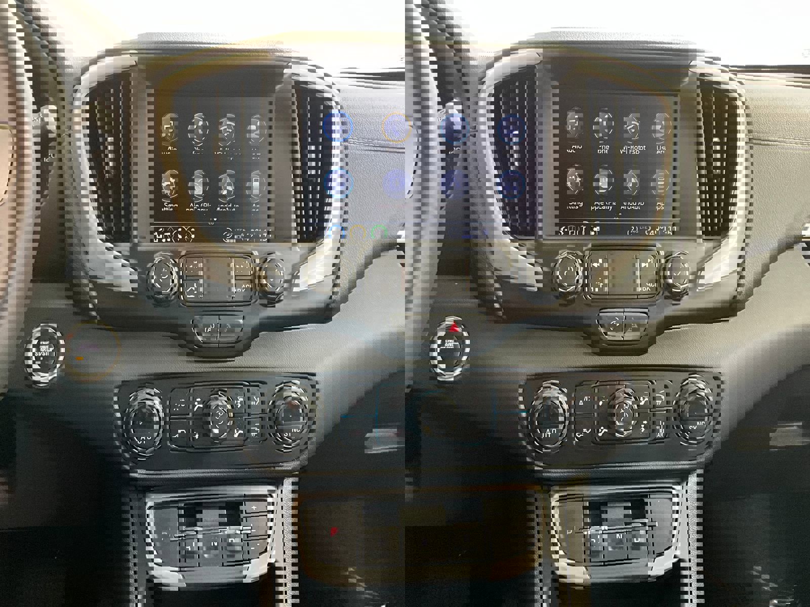 Used 2024 GMC Terrain SLT image 5