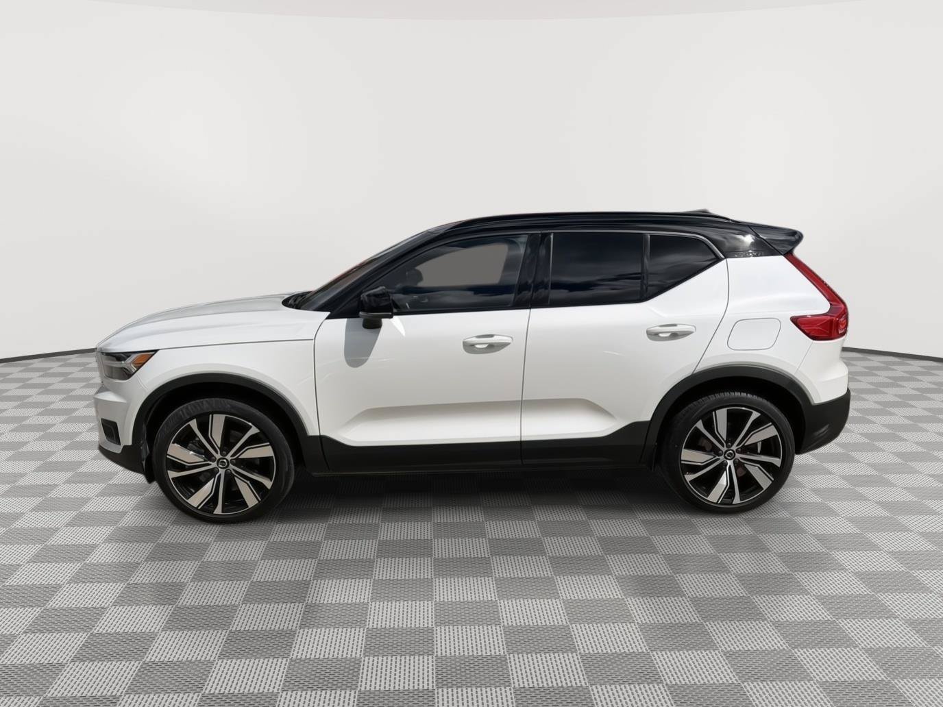 Used 2021 Volvo XC40 P8 Recharge w/ Advanced Package AWD/4WD image 4