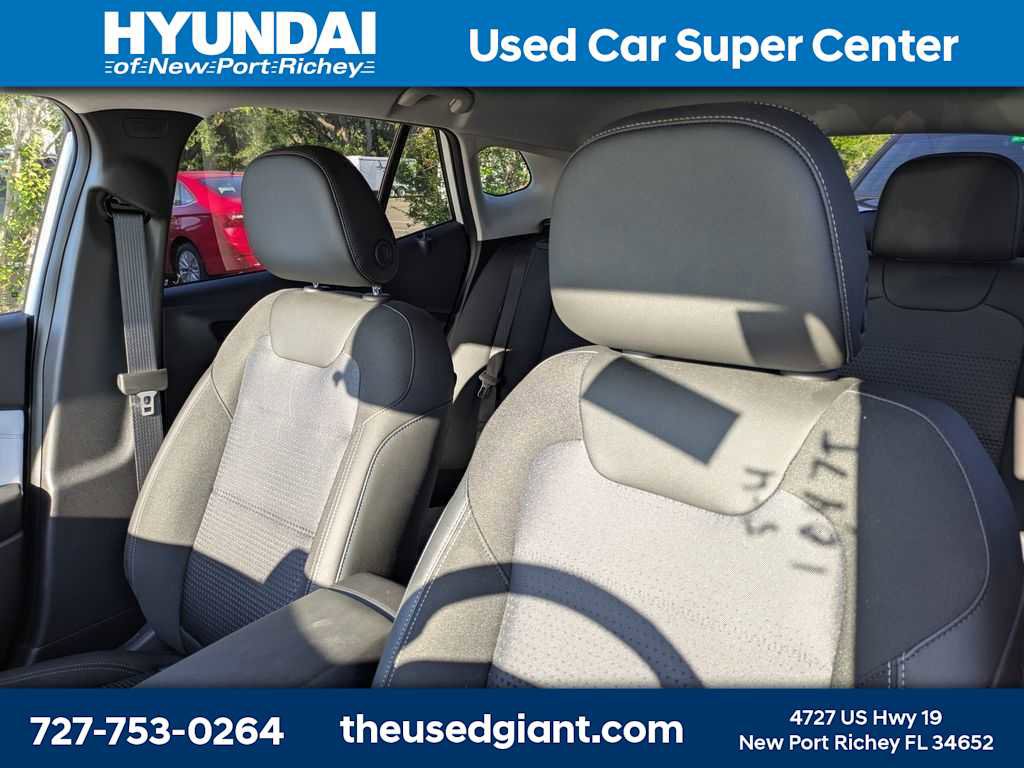 Used 2025 Chevrolet Trax LT w/ Driver Confidence Package FWD image 3