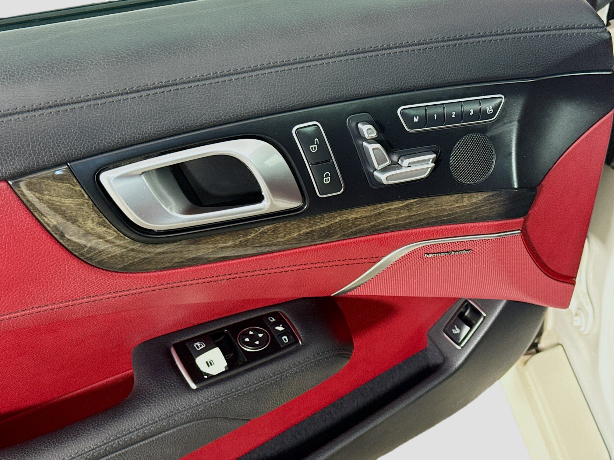 Used 2016 Mercedes-Benz SL 400 image 24