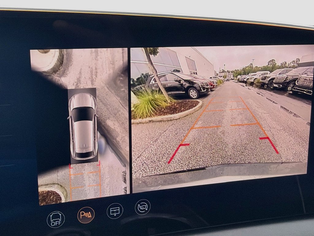 Certified 2025 Cadillac Optiq Luxury 2 AWD/4WD image 14