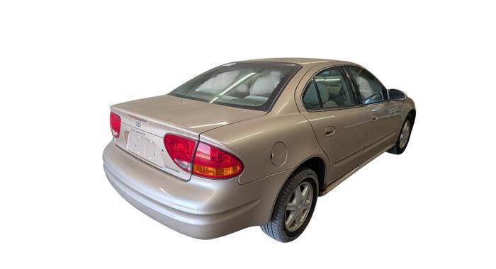 Used 2002 Oldsmobile Alero GL FWD image 5