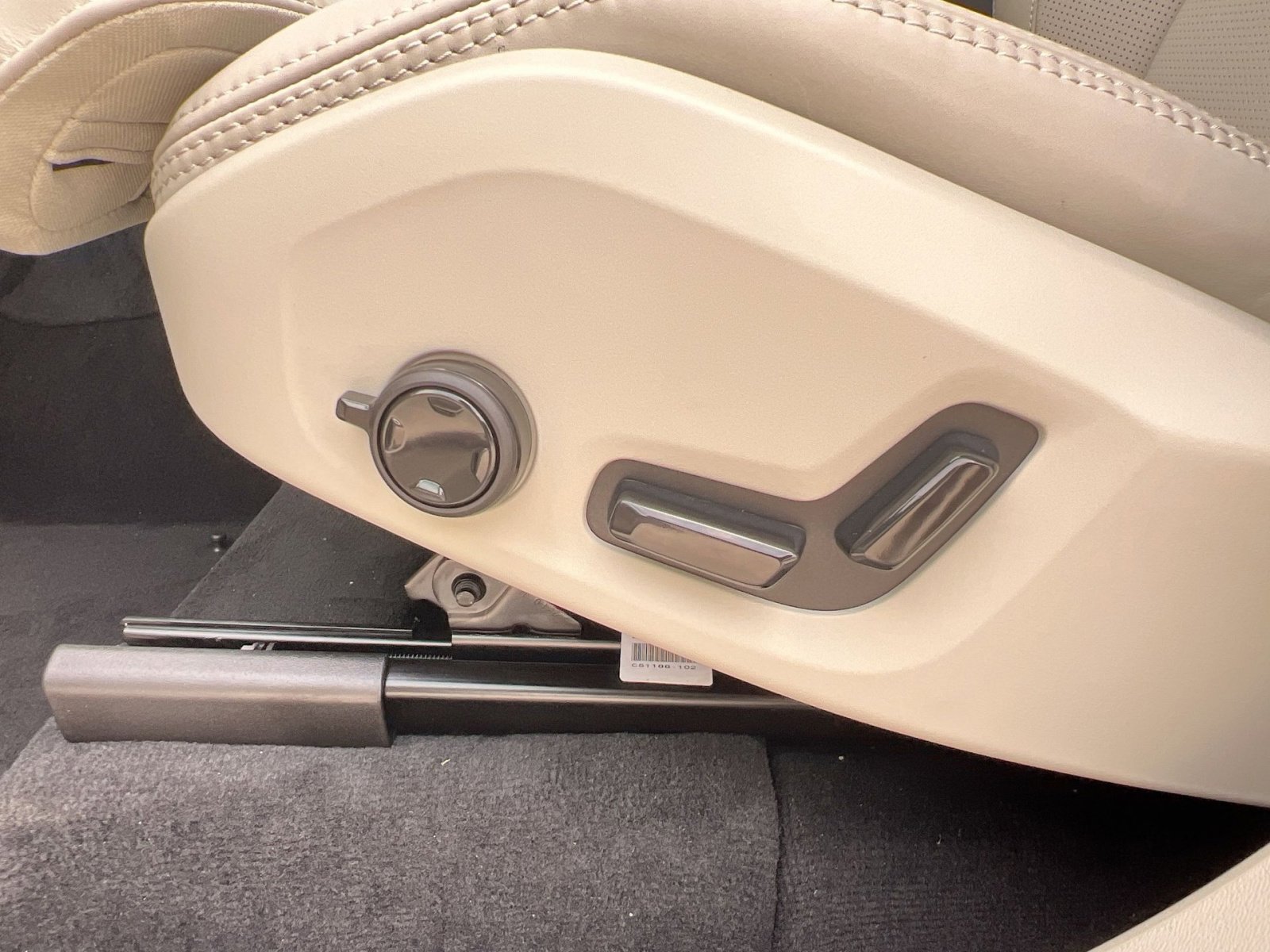 New 2026 Volvo XC90 B5 Ultra w/ Protection Package Premier image 14