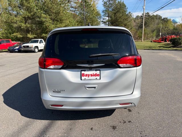 Used 2022 Chrysler Voyager LX image 14
