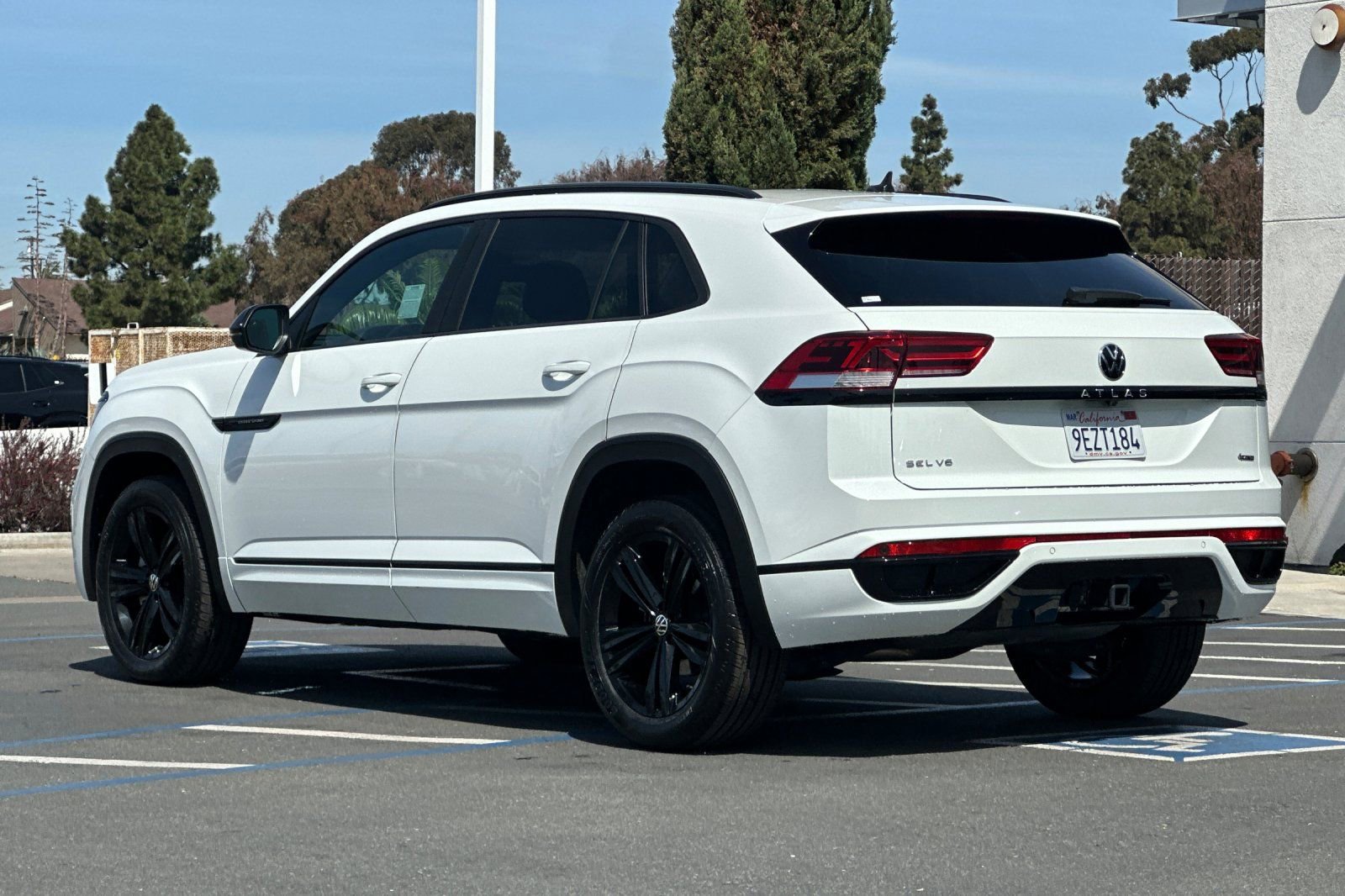 Certified 2023 Volkswagen Atlas Cross Sport SEL R-Line image 6