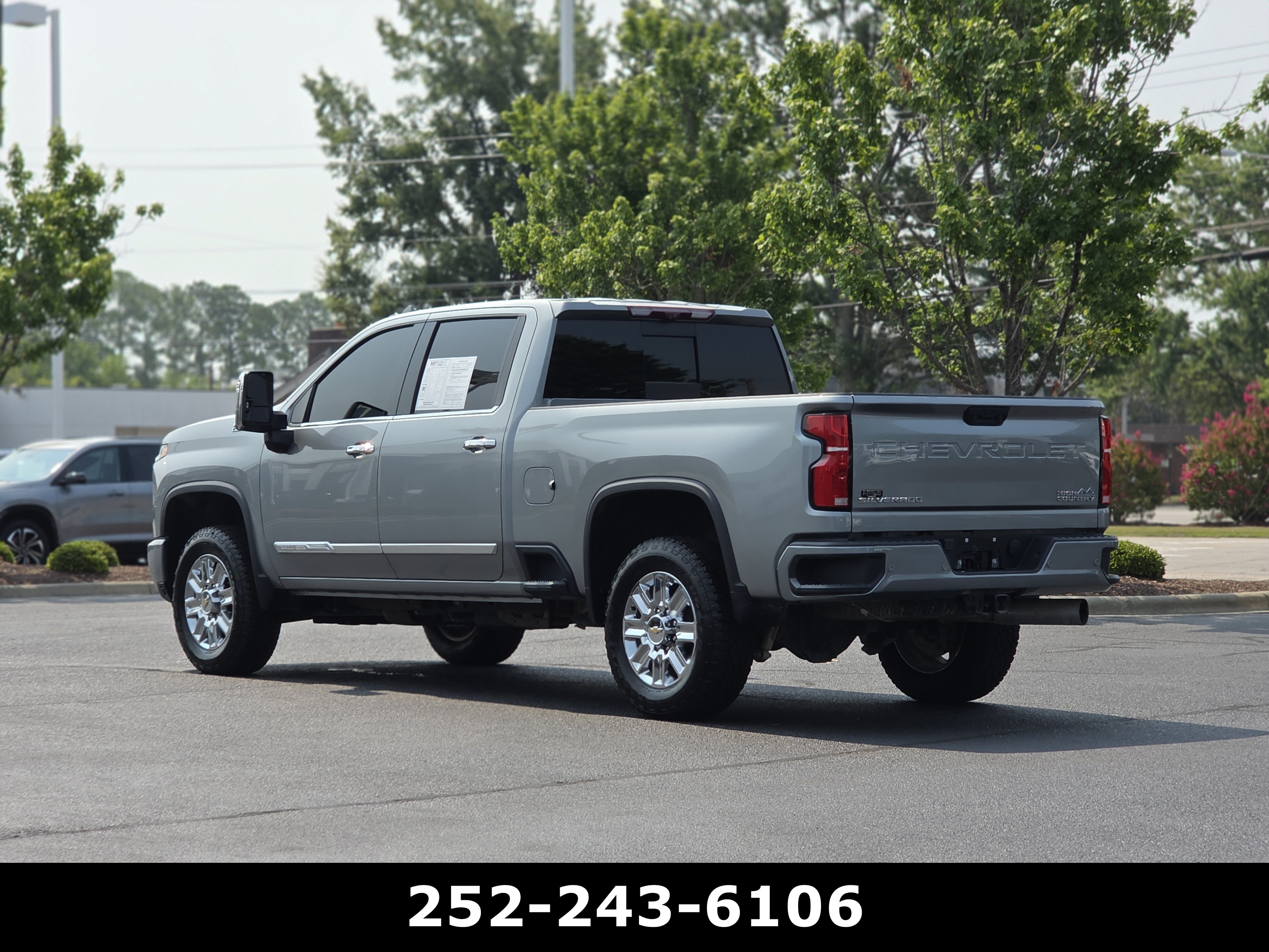 Used 2024 Chevrolet Silverado 2500 High Country w/ Technology Package AWD/4WD image 5