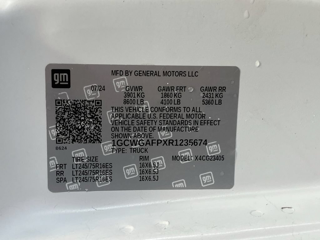 Used 2024 Chevrolet Express 2500 w/ Driver Convenience Package RWD image 28
