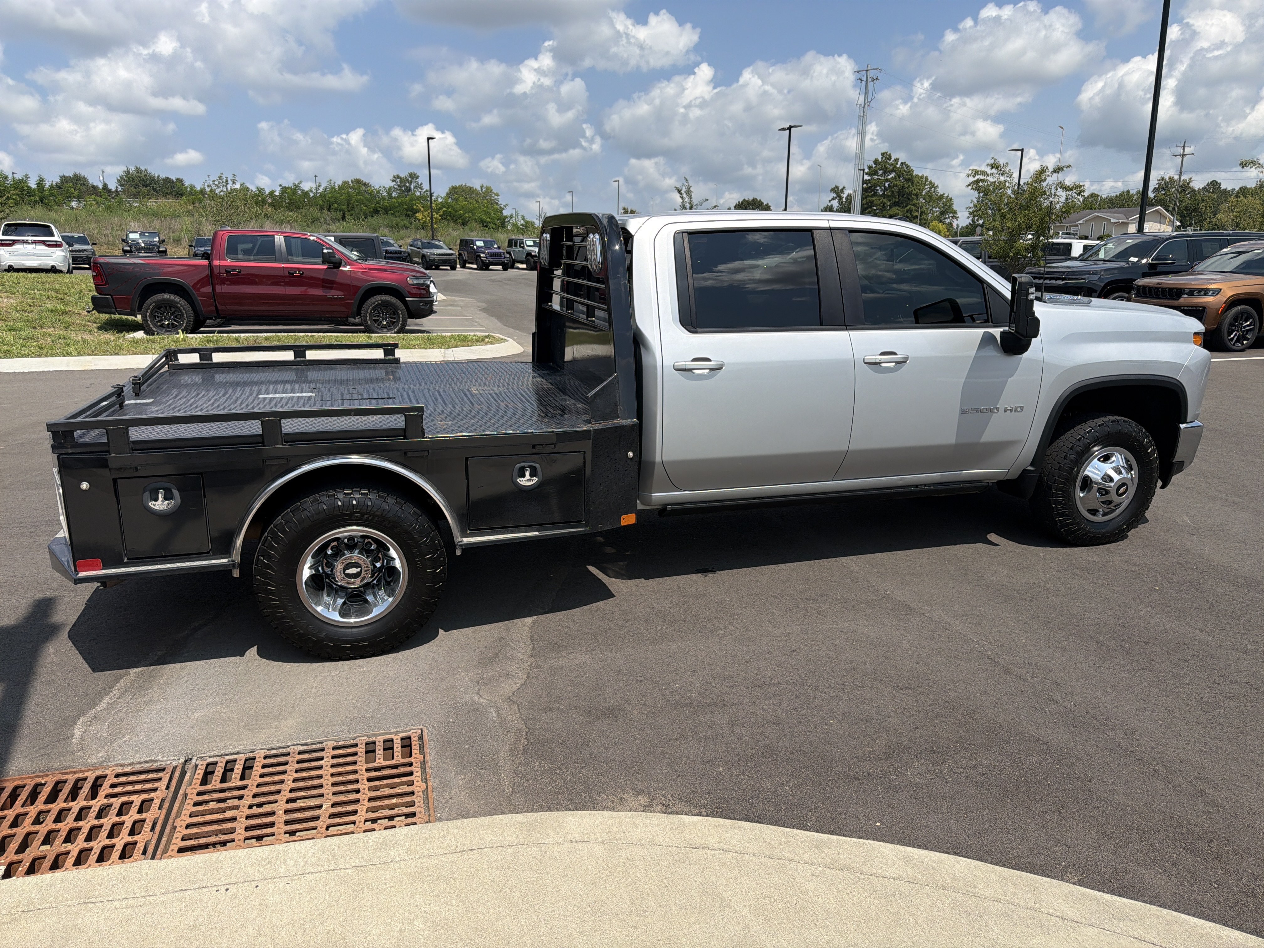 Used 2022 Chevrolet Silverado 3500 LT w/ Convenience Package AWD/4WD image 9