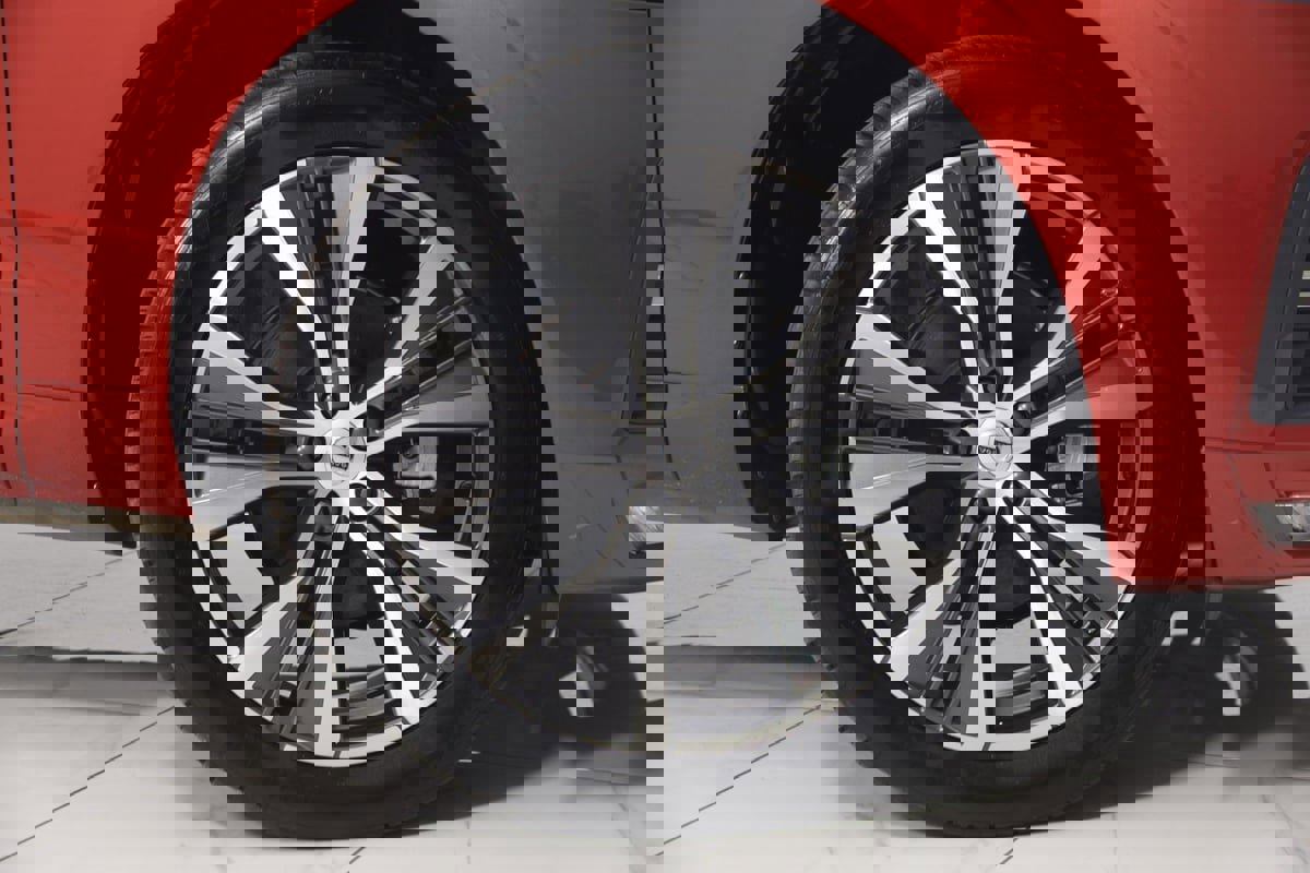 Used 2022 Volvo XC60 B5 Momentum image 14