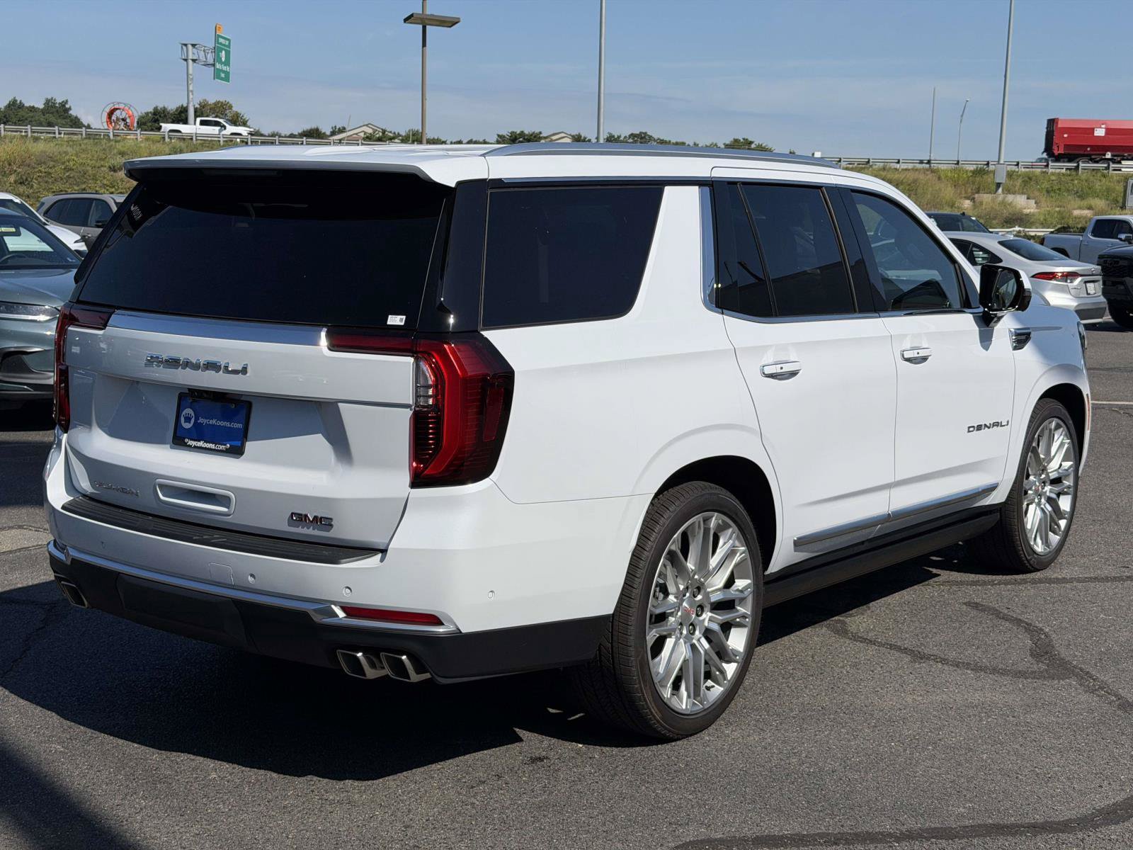 New 2026 GMC Yukon Denali w/ Denali Reserve Package AWD/4WD image 2