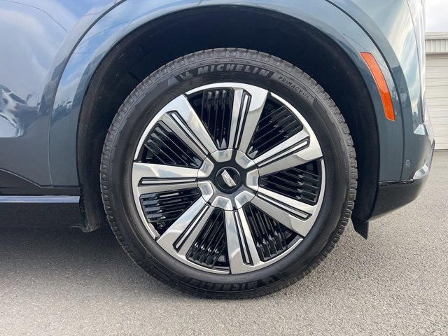 Used 2025 Cadillac Escalade IQ Luxury 2 w/ LPO, Premium Carpet Package image 2