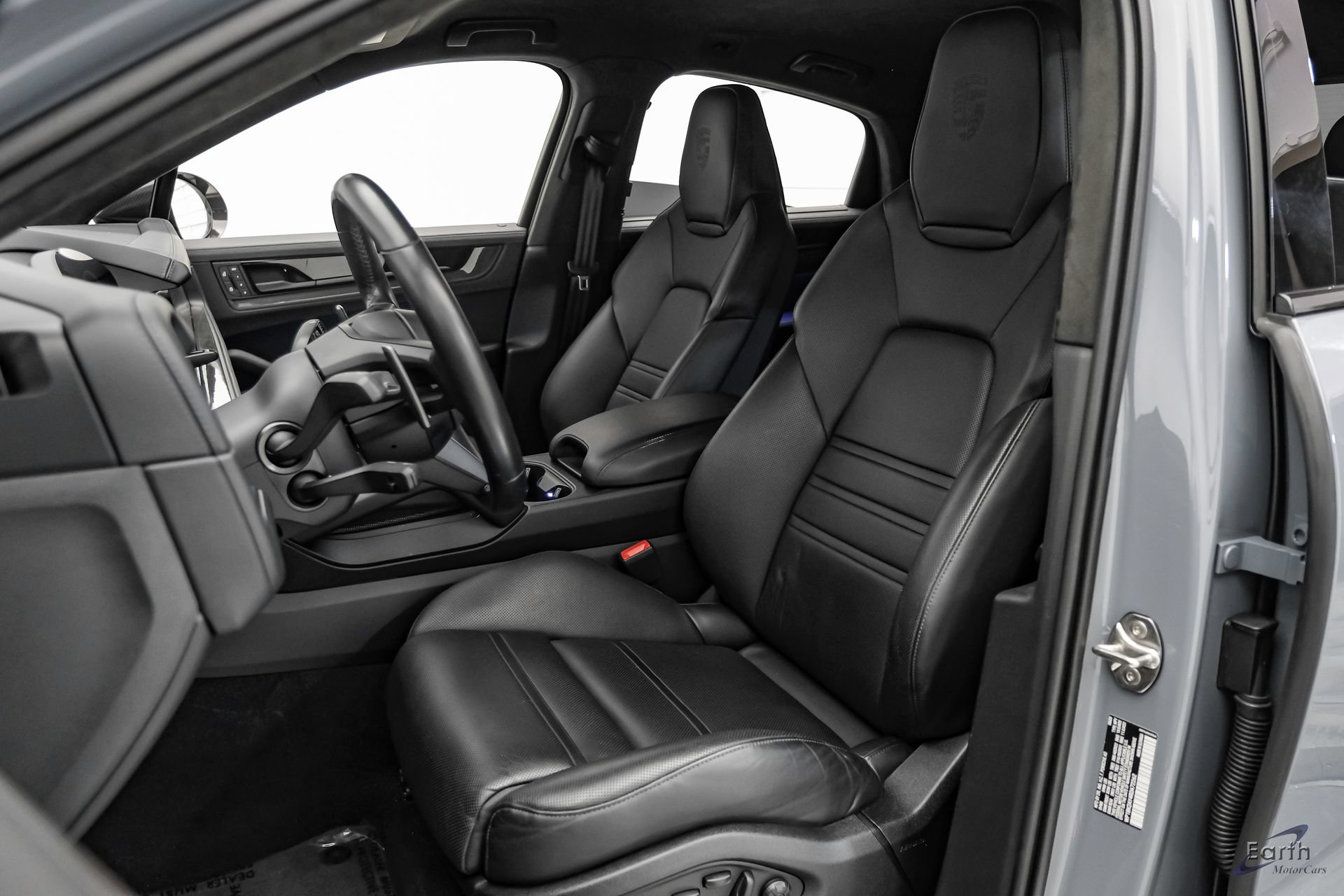 Used 2024 Porsche Cayenne Turbo GT AWD/4WD image 36