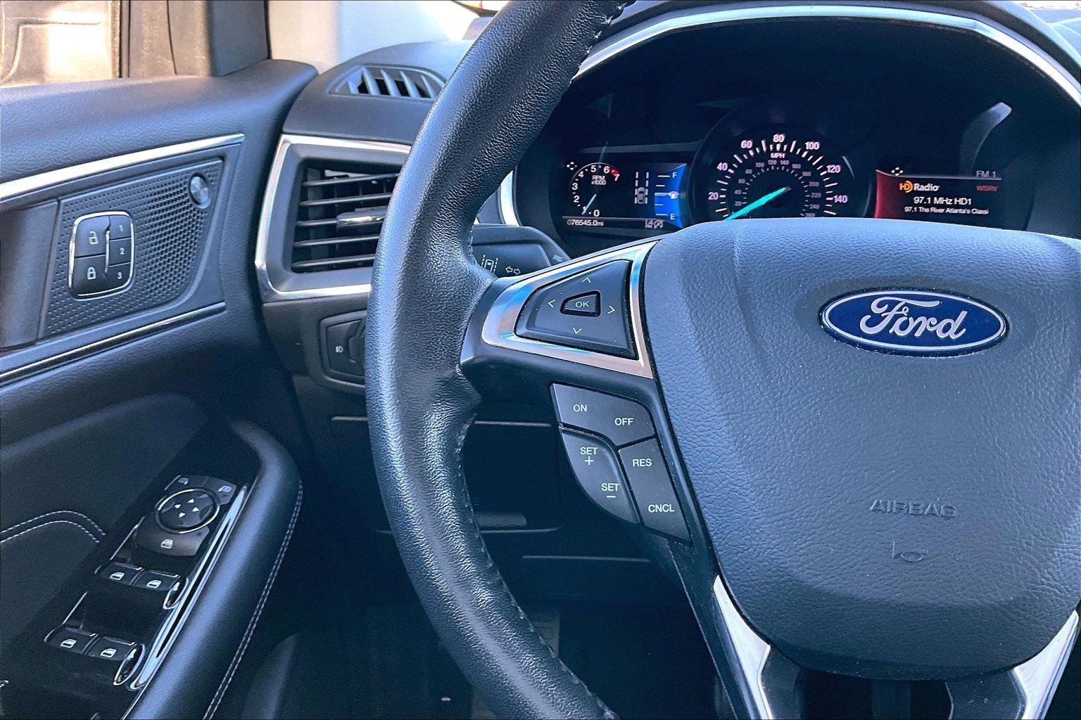 Used 2019 Ford Edge Titanium image 9