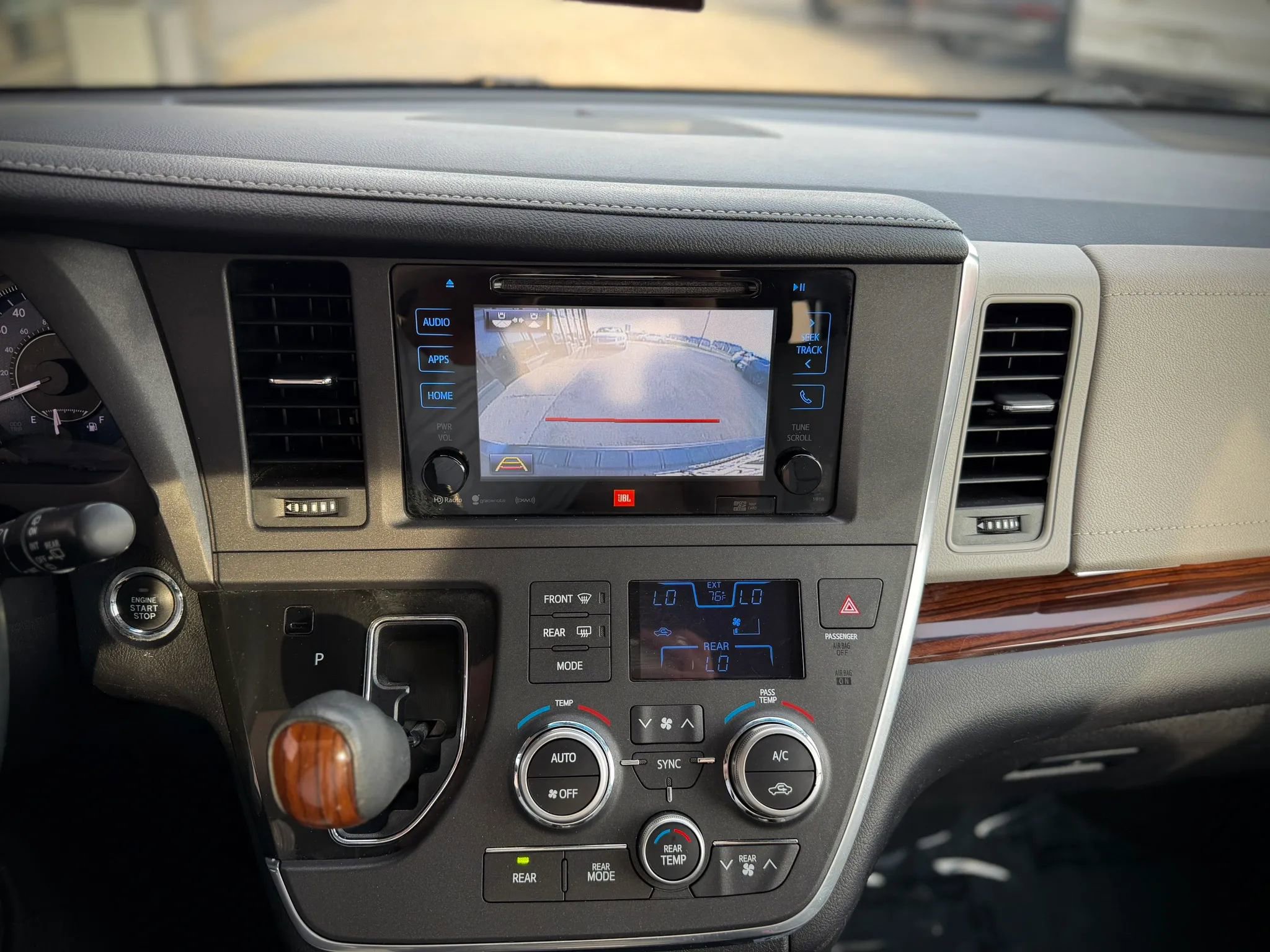 Used 2017 Toyota Sienna Limited image 11