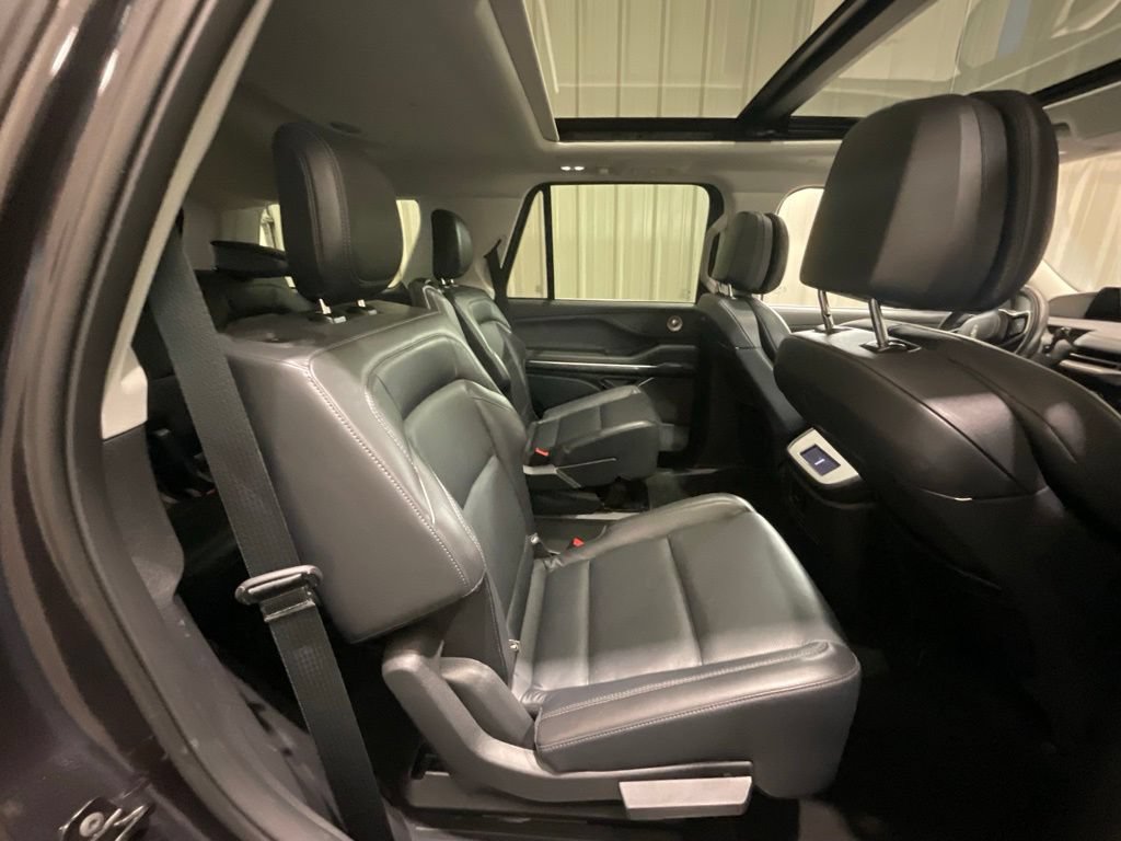 Used 2025 Lincoln Navigator Reserve AWD/4WD image 16