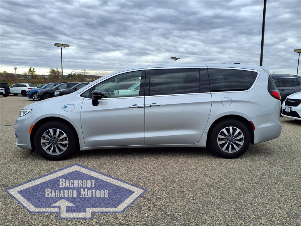 Used 2024 Chrysler Pacifica Select image 8