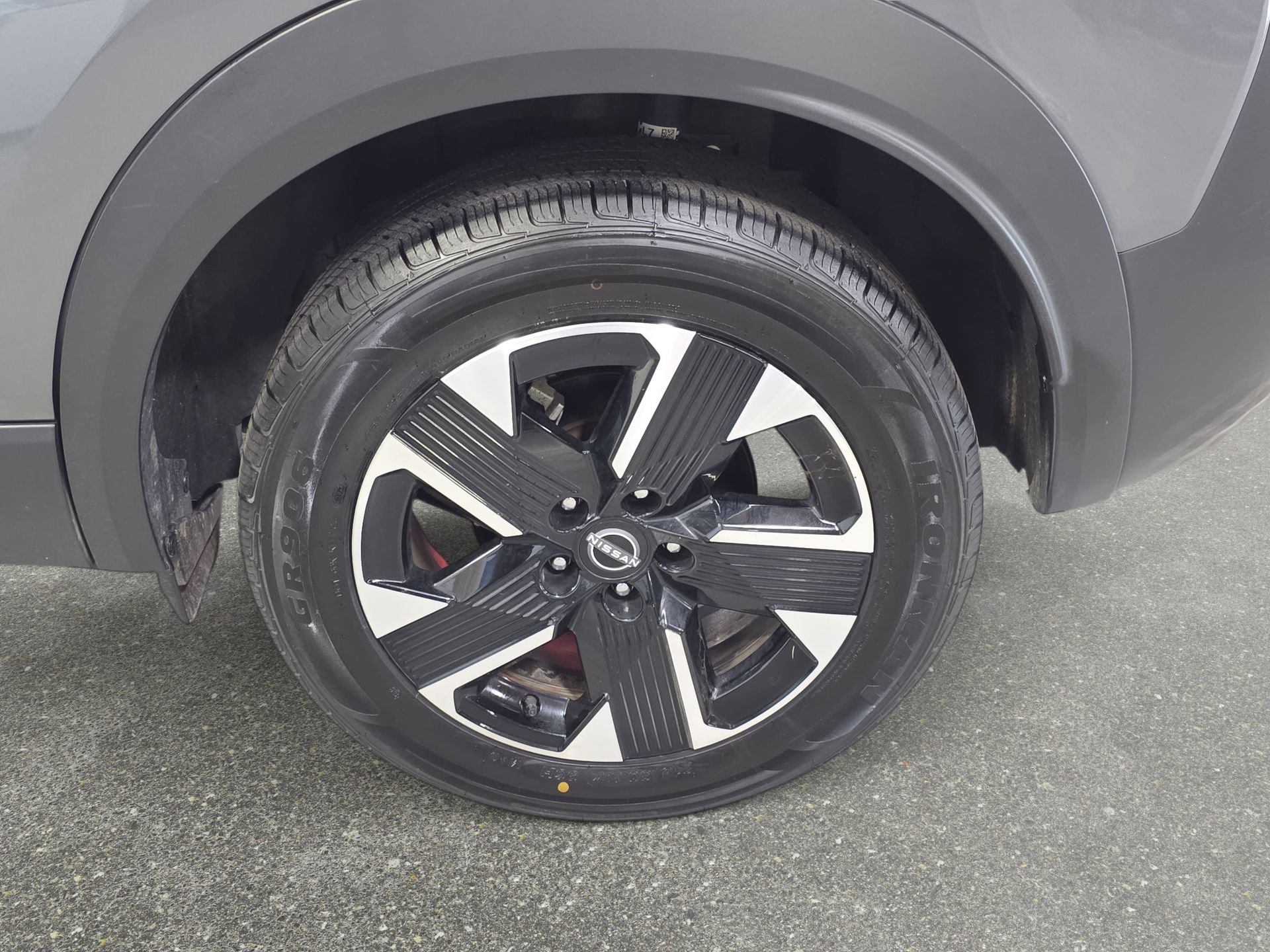 Used 2025 Nissan Kicks SV AWD/4WD image 31