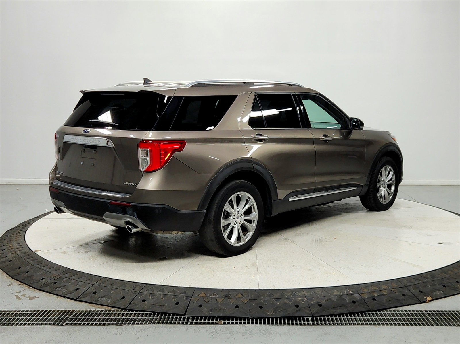 Used 2021 Ford Explorer Limited w/ Equipment Group 301A image 7