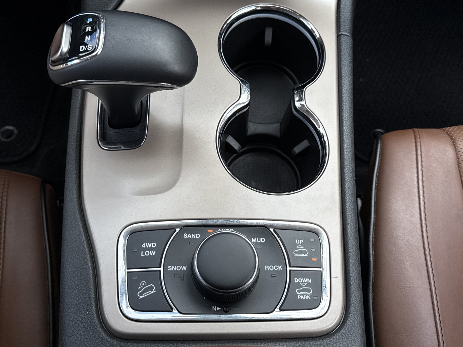 Used 2015 Jeep Grand Cherokee Summit AWD/4WD image 30