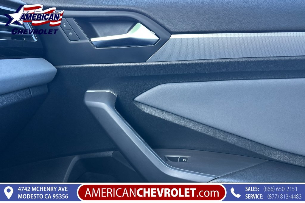 Used 2025 Volkswagen Jetta SE FWD image 22