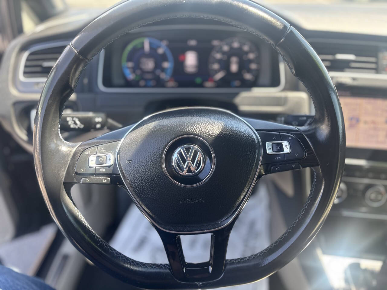 Used 2019 Volkswagen e-Golf SEL Premium FWD image 11