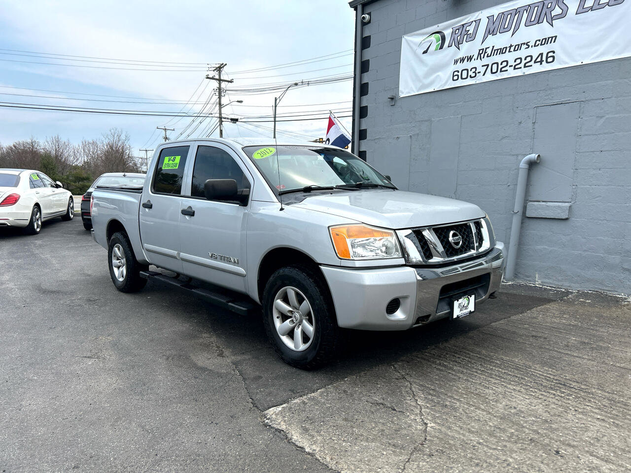 Used 2012 Nissan Titan SV image 2