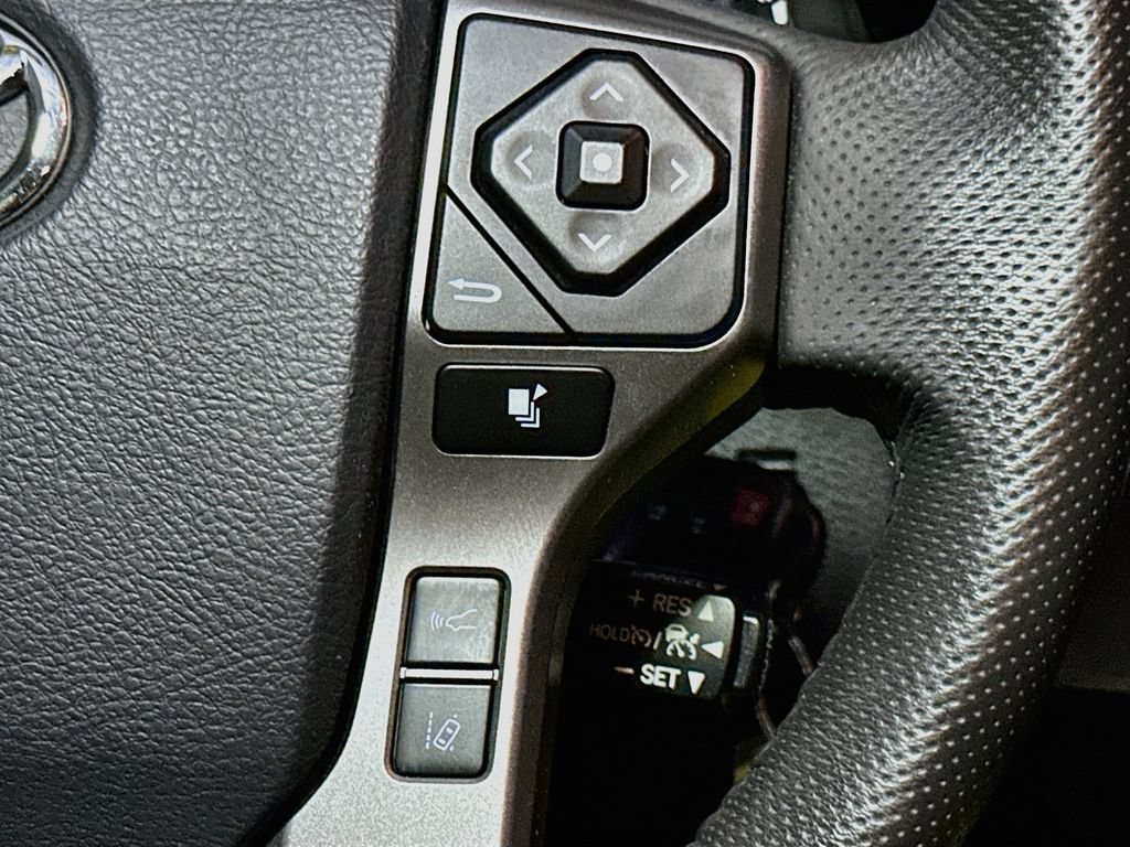 Used 2020 Toyota Tacoma SR5 AWD/4WD image 29