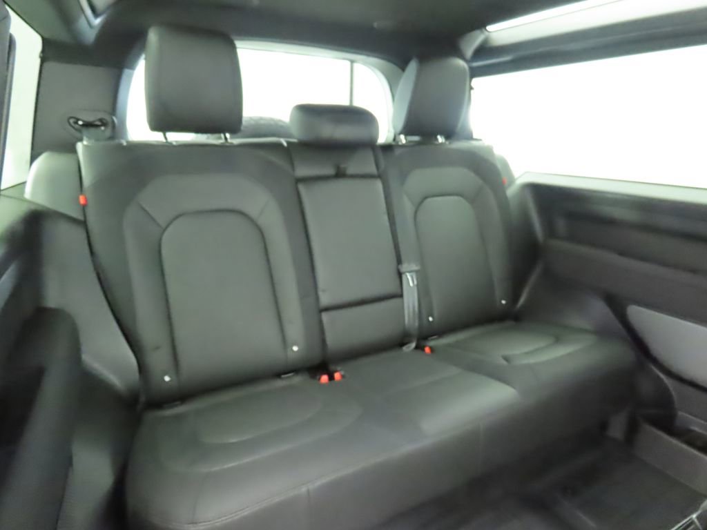 Certified 2023 Land Rover Defender 90 X-Dynamic SE image 21
