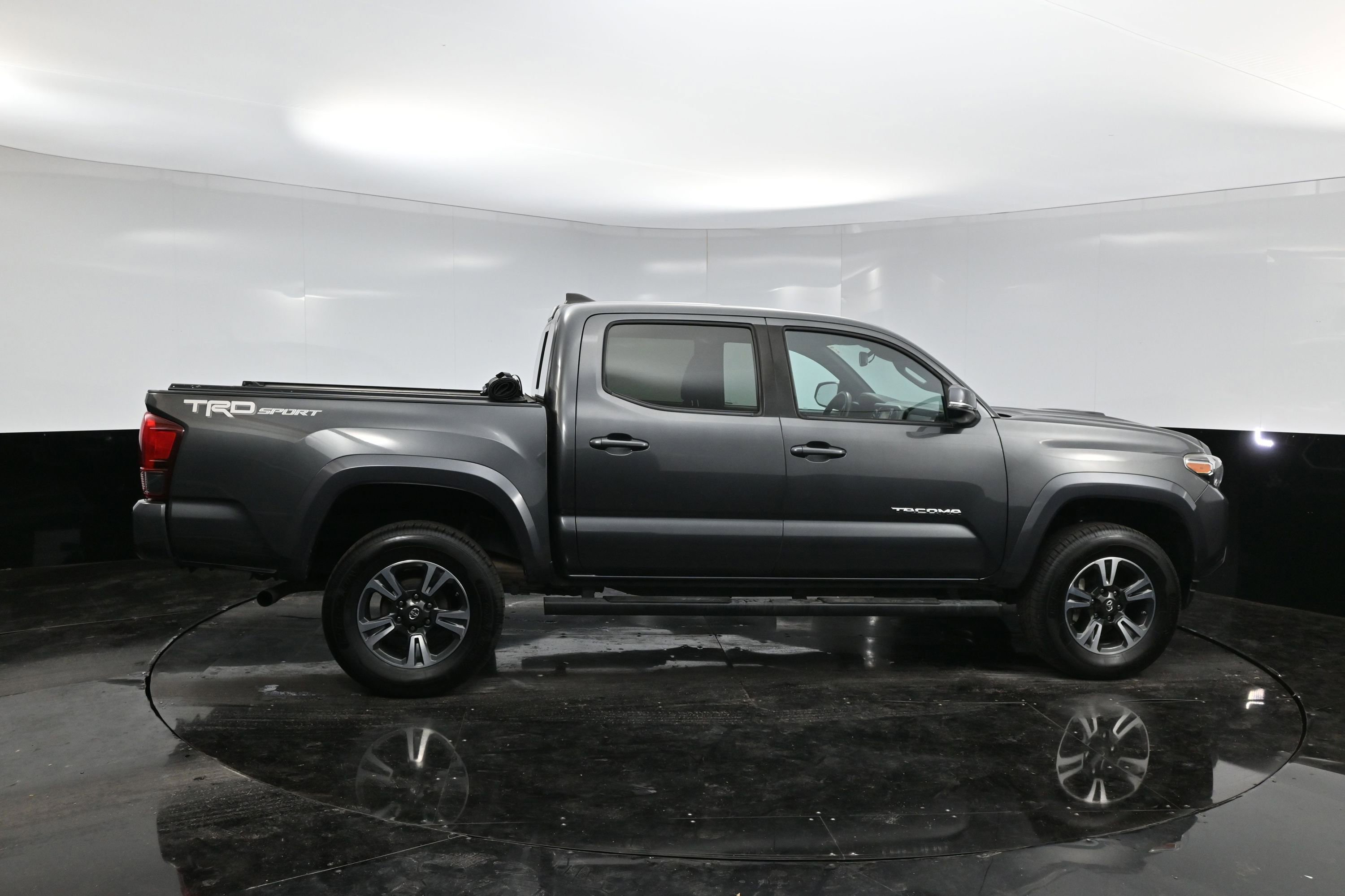 Used 2019 Toyota Tacoma SR5 image 8