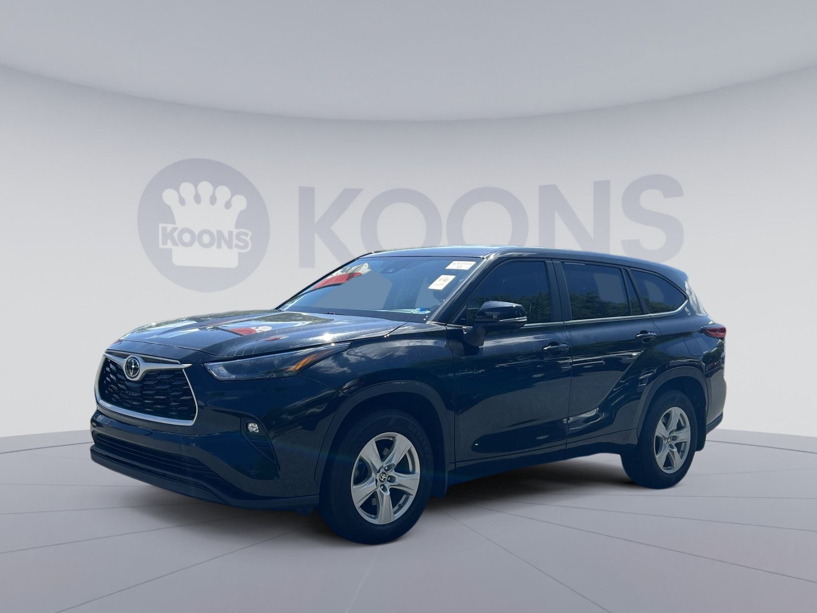 Used 2023 Toyota Highlander LE AWD/4WD image 1