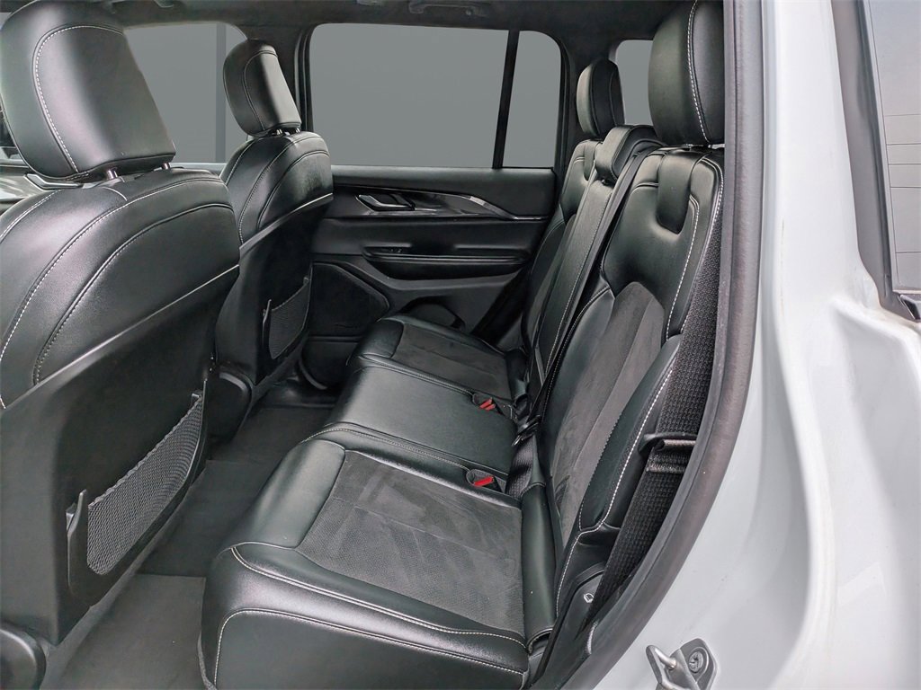 Used 2023 Jeep Grand Cherokee Altitude image 15