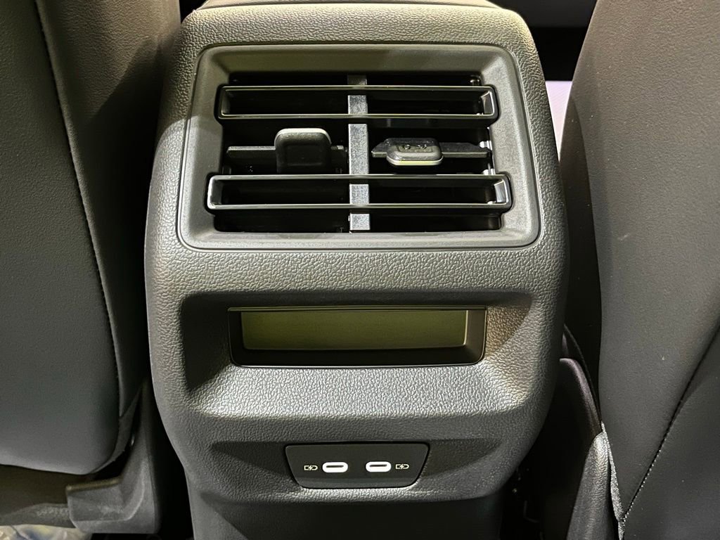 New 2025 Volkswagen Tiguan SE R-Line image 25