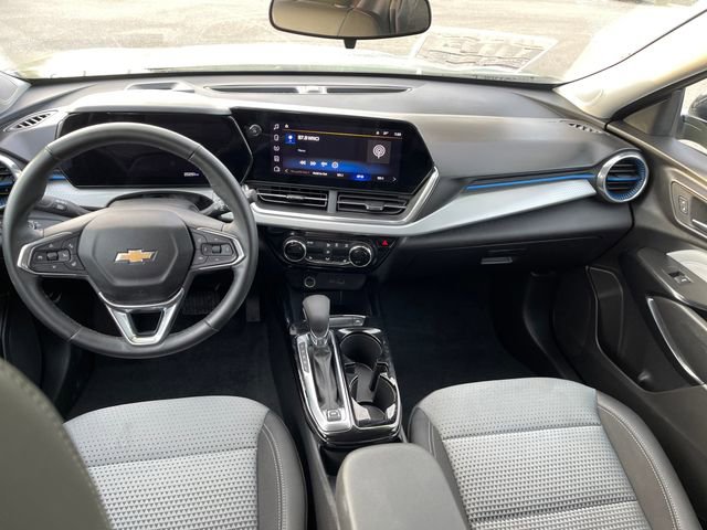 Used 2025 Chevrolet Trax LT w/ LT Convenience Package FWD image 11