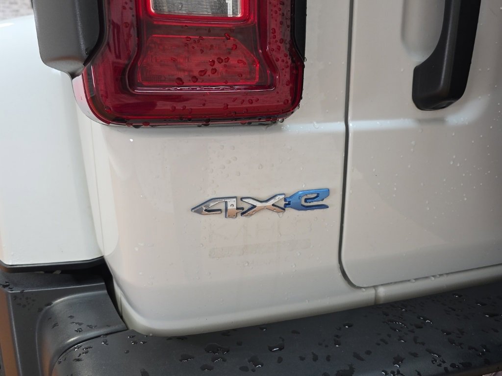 Used 2022 Jeep Wrangler Unlimited Sahara 4xe image 8