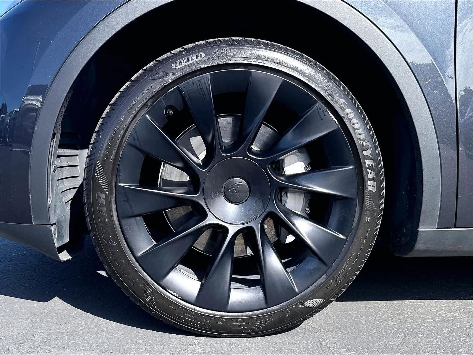 Used 2024 Tesla Model Y Long Range AWD/4WD image 35