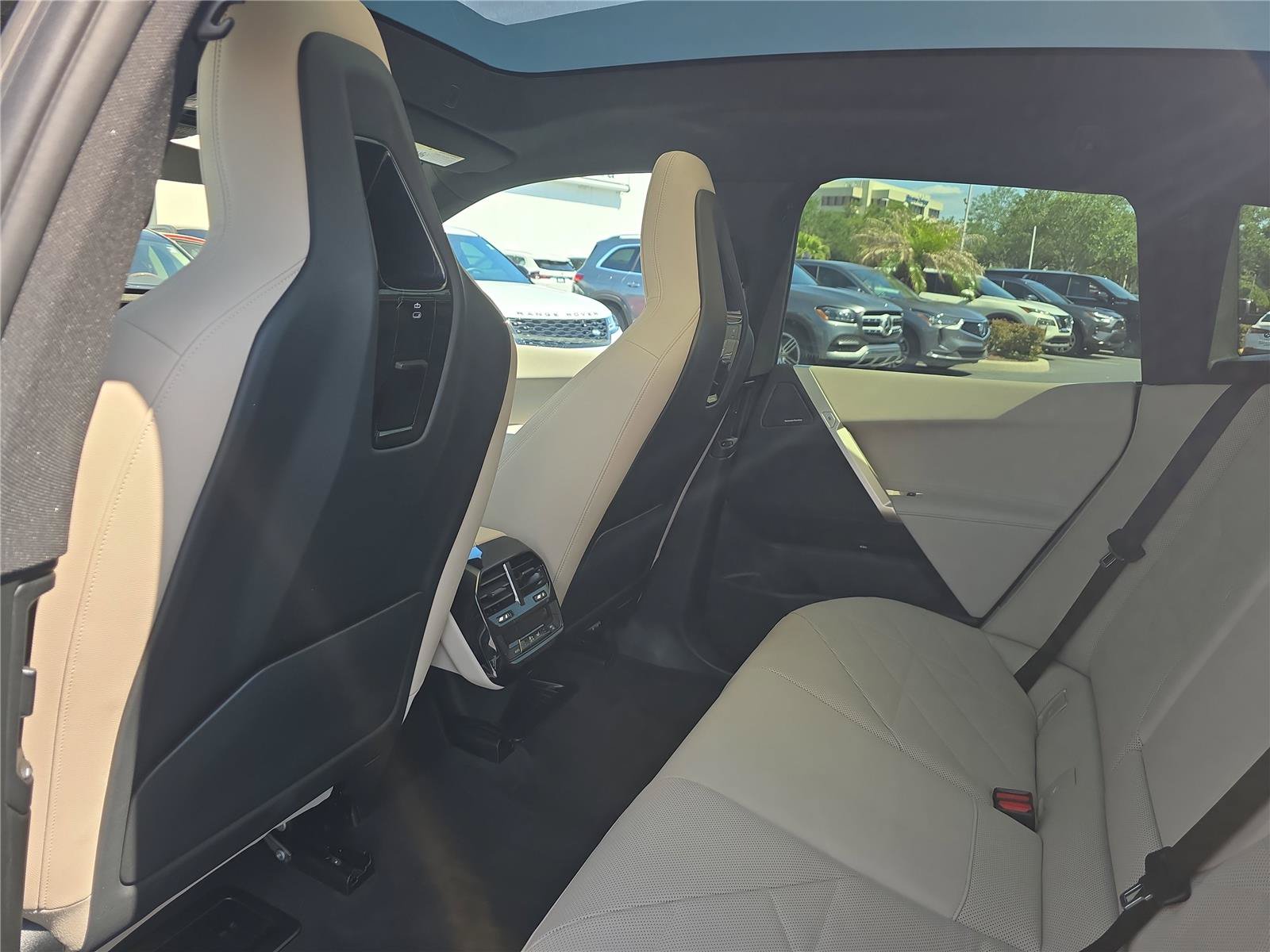 Used 2025 BMW iX xDrive50 AWD/4WD image 13