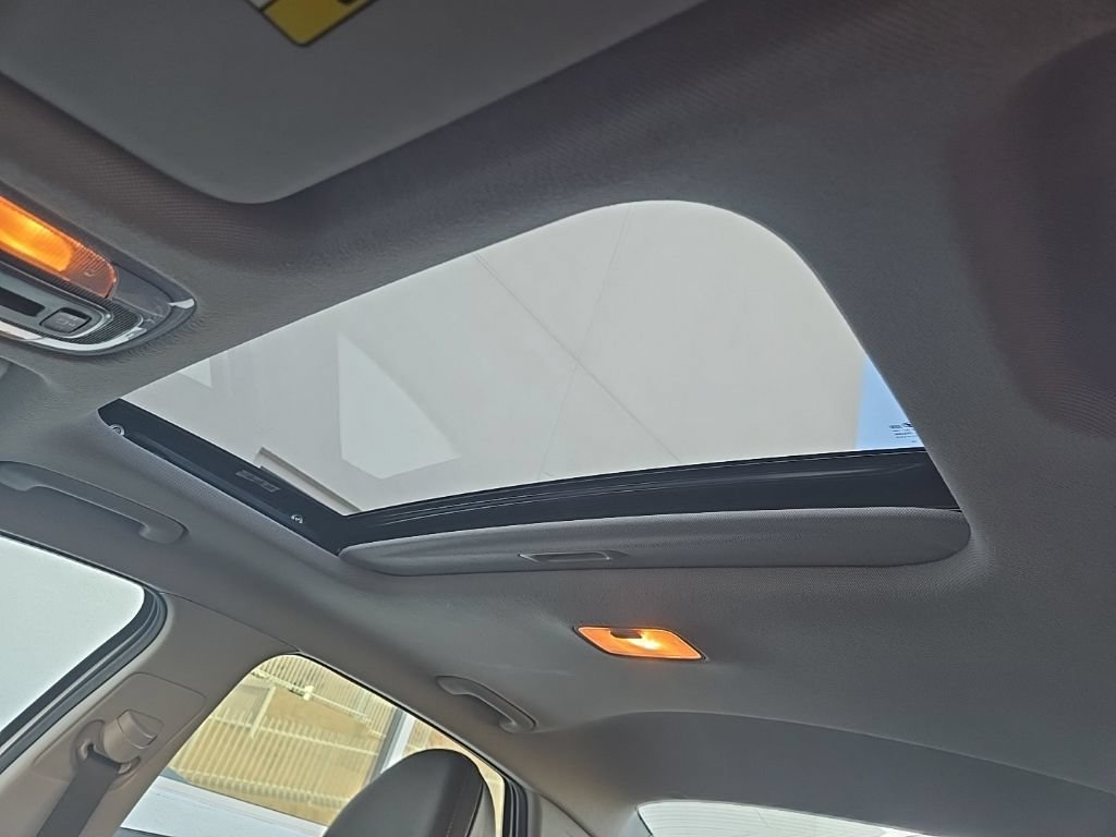 Used 2025 Hyundai Elantra Limited FWD image 37