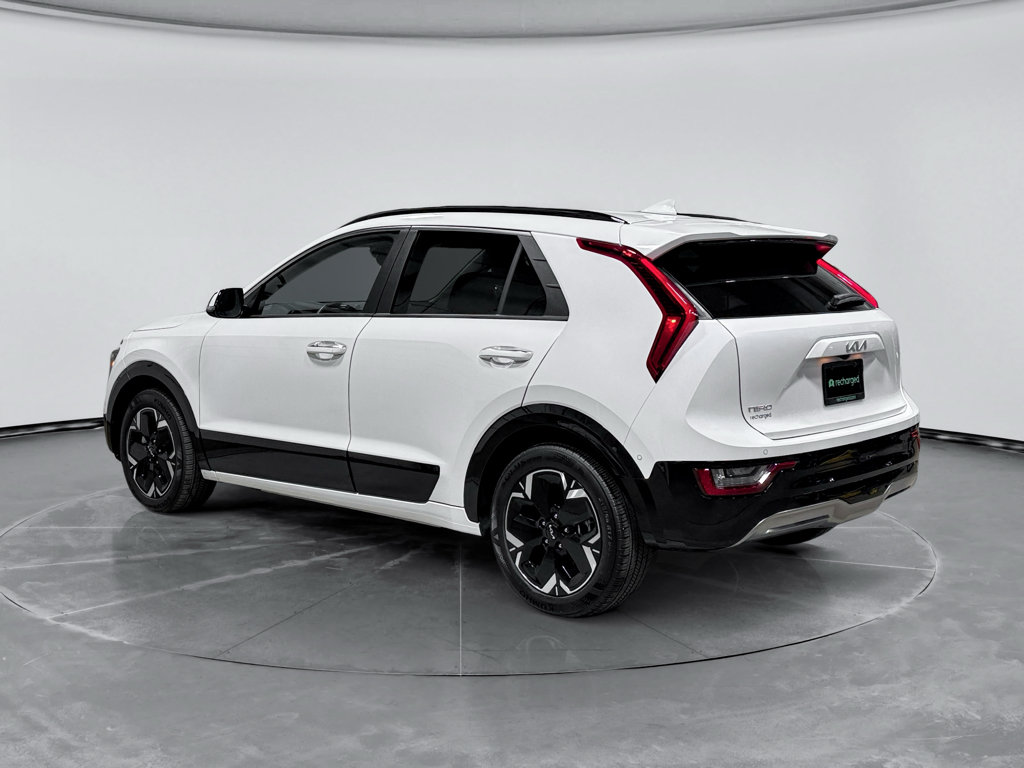 Used 2024 Kia Niro Wave w/ Wave Preserve Package FWD image 2
