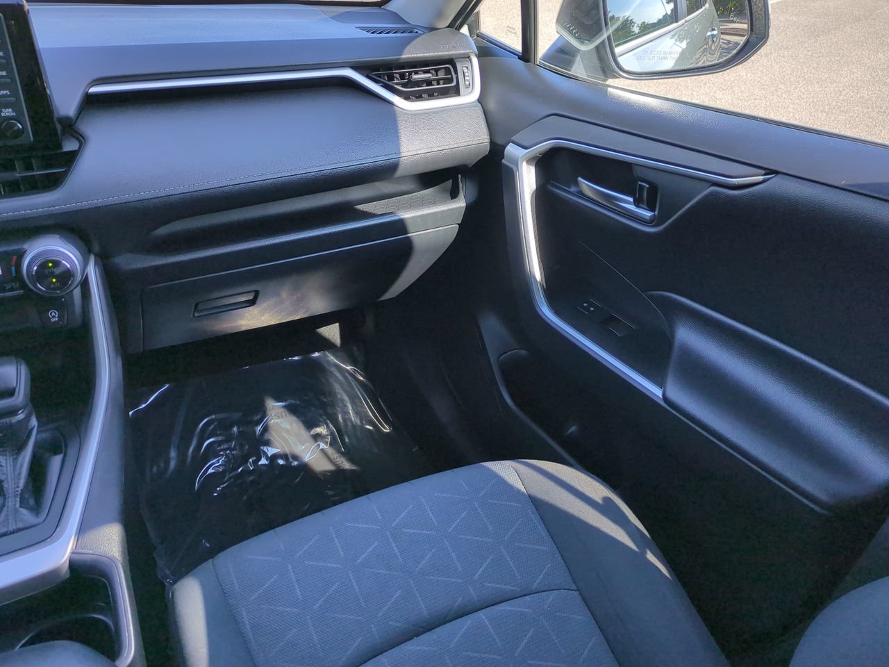 Used 2020 Toyota RAV4 XLE FWD image 17