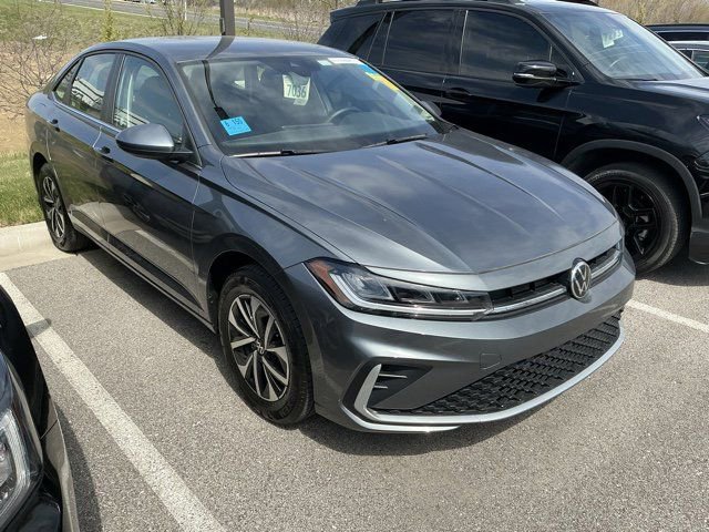 Used 2025 Volkswagen Jetta S image 4