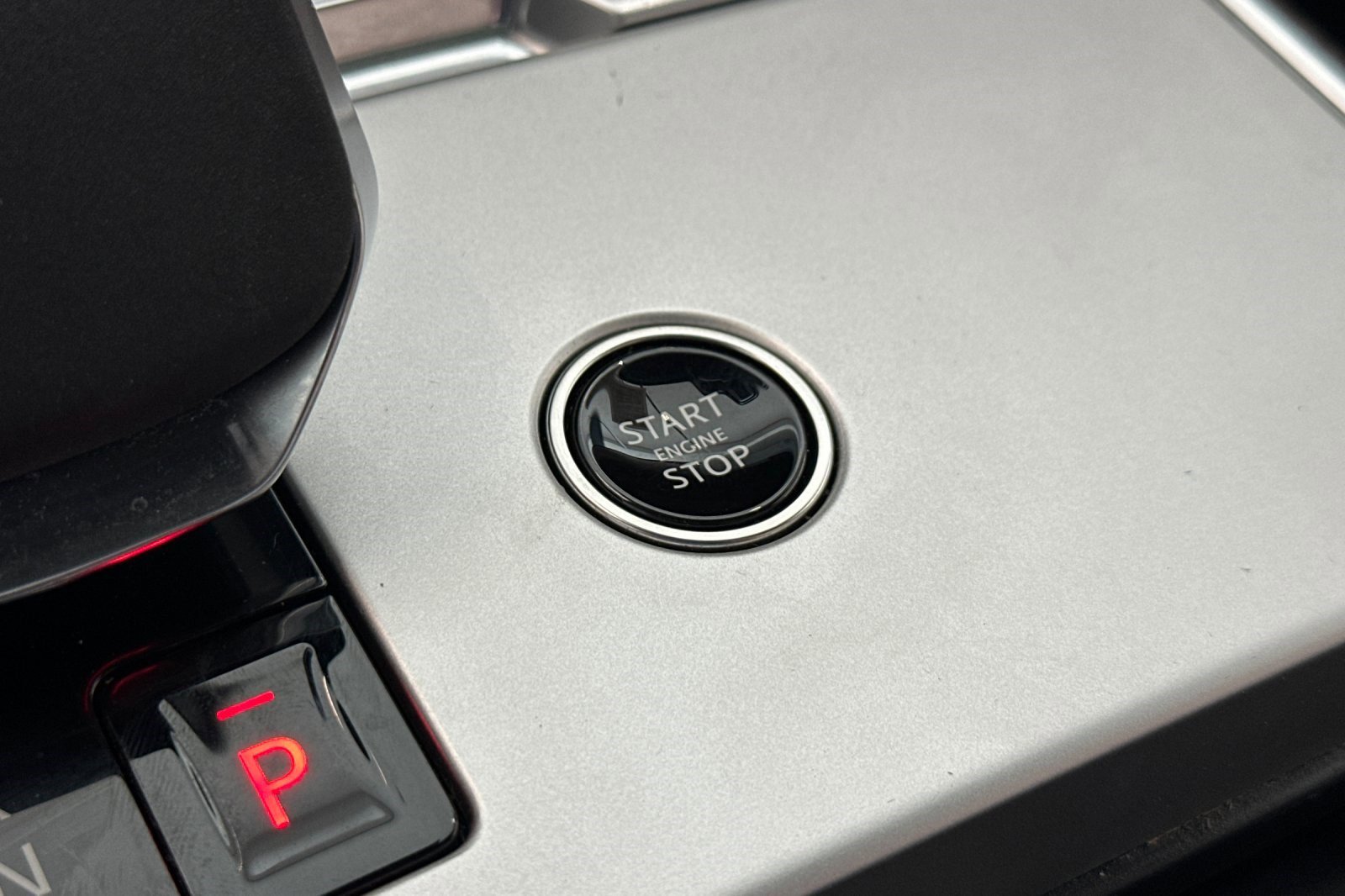 Certified 2025 Land Rover Range Rover Long Wheelbase SE image 35