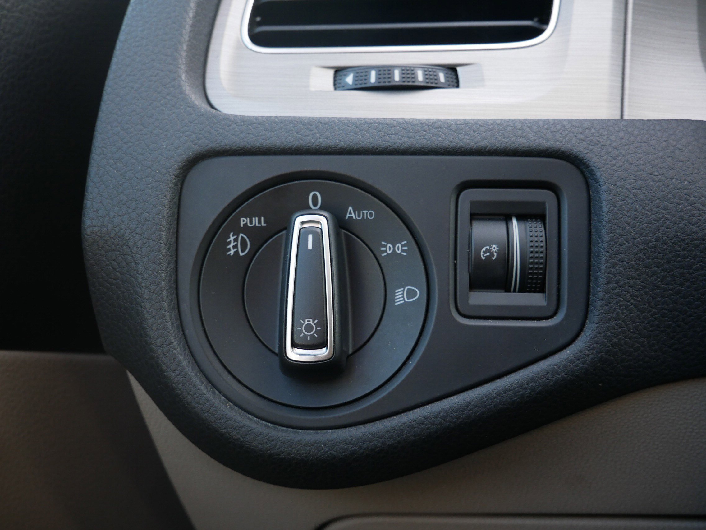 Used 2015 Volkswagen Golf SE image 26