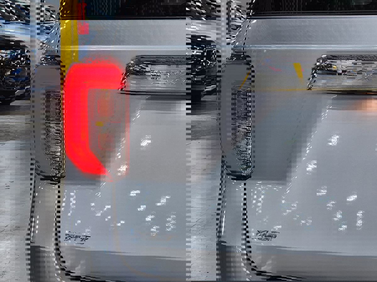 Used 2021 Ford Explorer XLT w/ Equipment Group 202A image 20