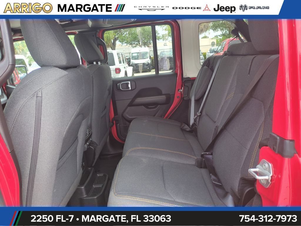 Used 2025 Jeep Wrangler Unlimited Sahara AWD/4WD image 14