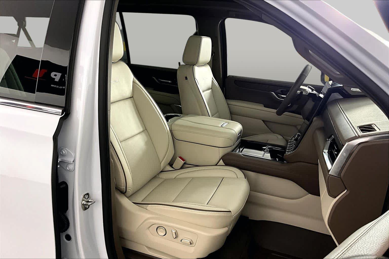 Certified 2026 GMC Yukon XL Denali w/ Sun & Power Step Package AWD/4WD image 9