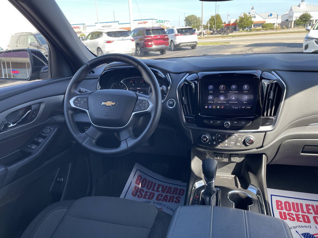 Used 2023 Chevrolet Traverse LT FWD image 2