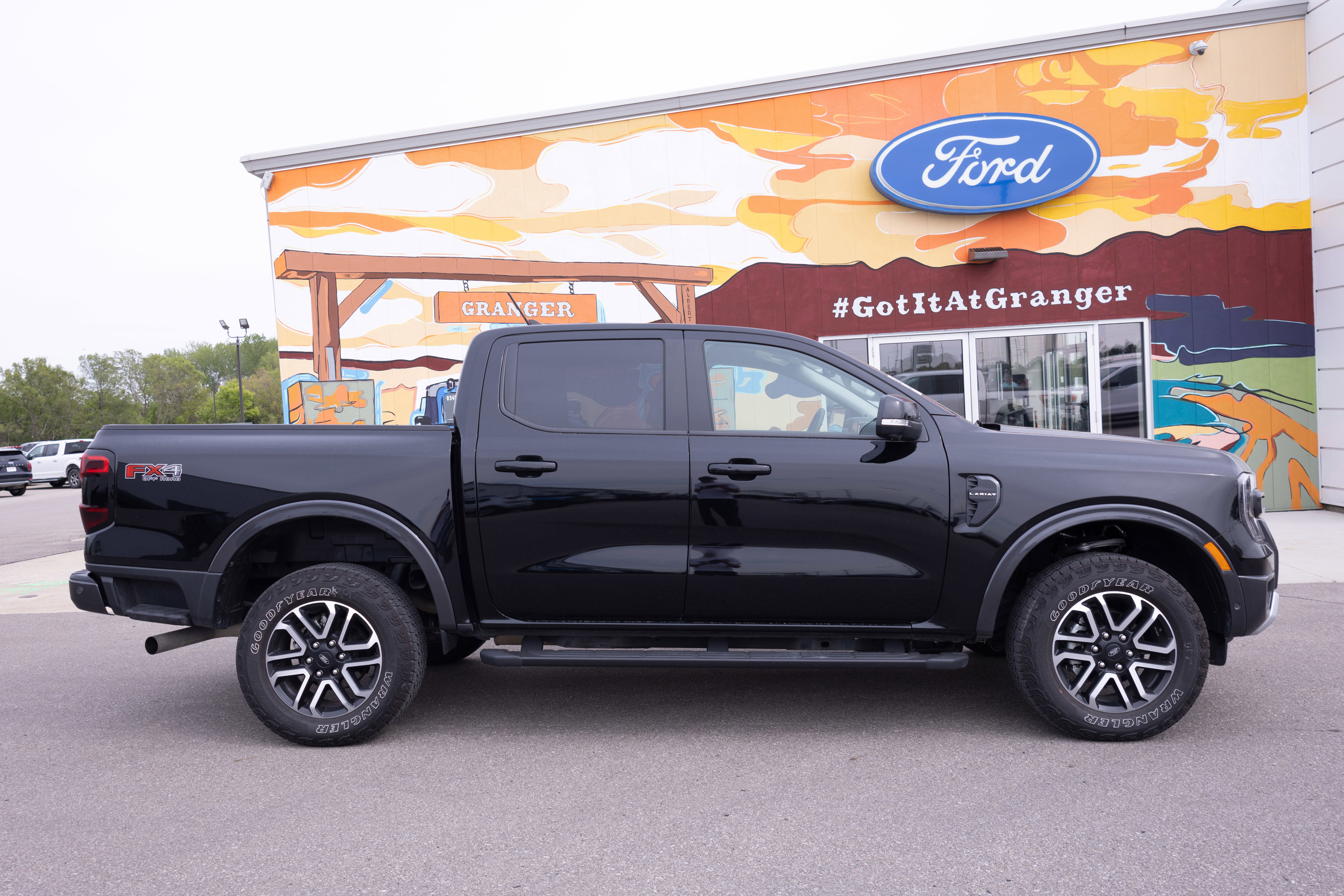 Used 2024 Ford Ranger Lariat w/ FX4 Off-Road Package AWD/4WD image 8