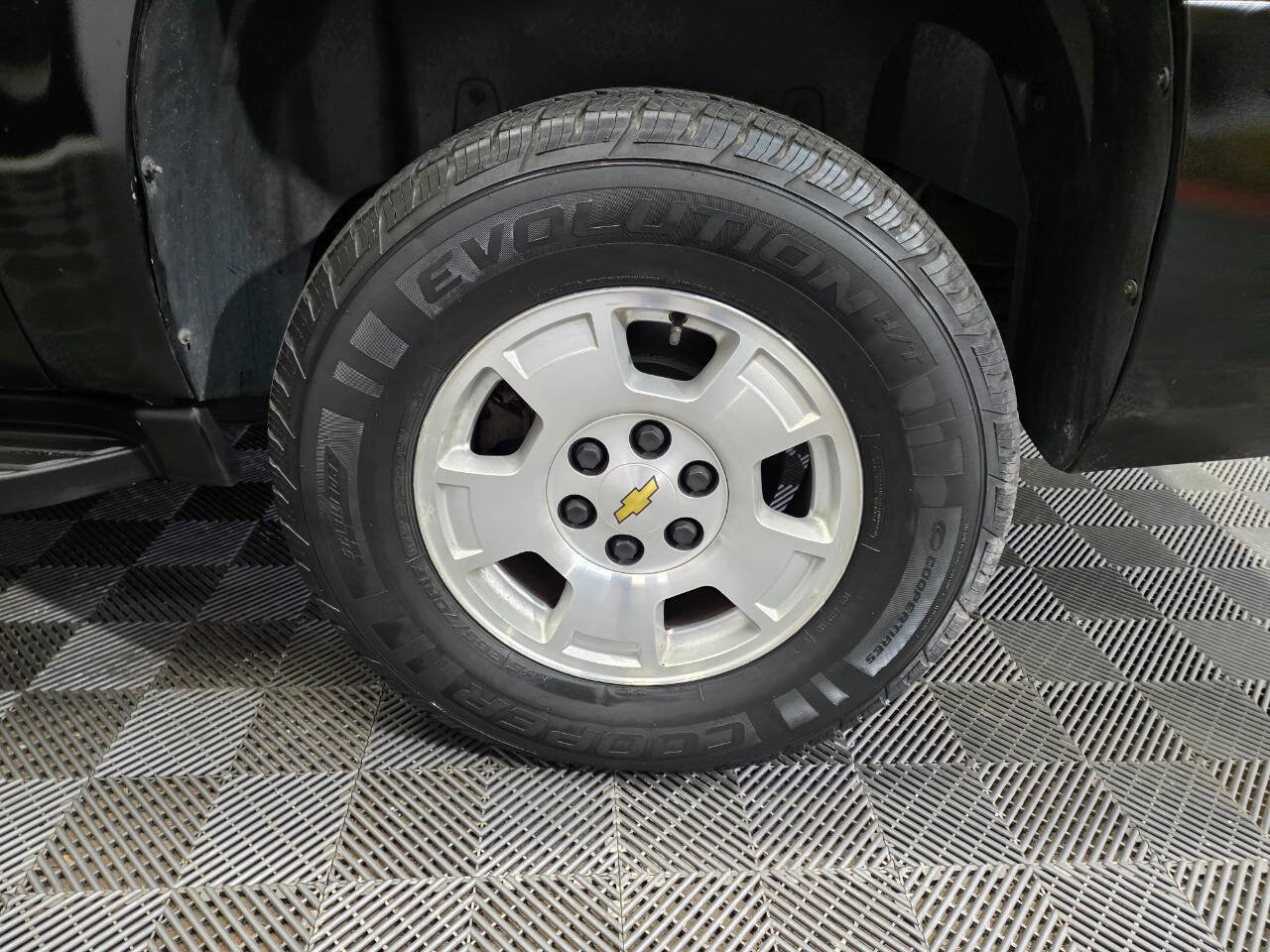 Used 2014 Chevrolet Suburban LT image 37